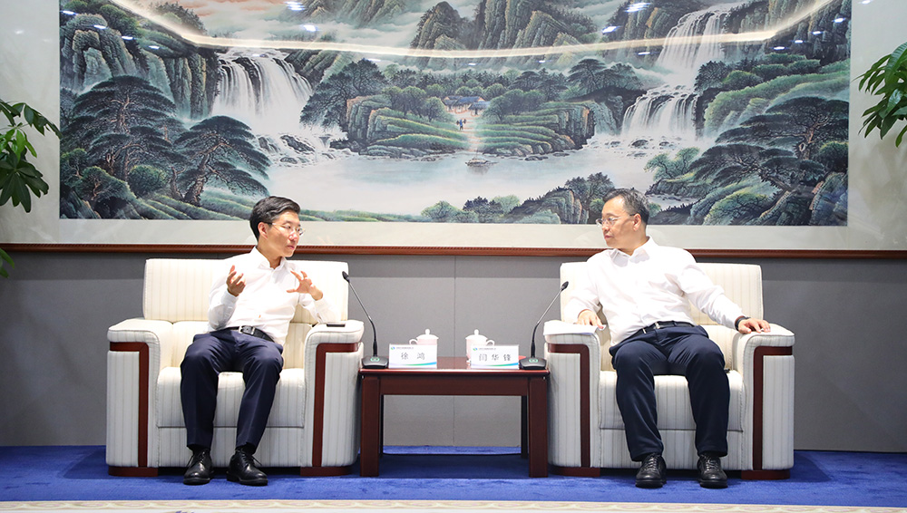 徐鸿与中国电气装备党委副书记、总经理闫华锋举行工作会谈